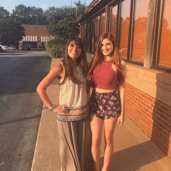 UO Kimchi Blue flirty ruffle hem floral print shorts - Picture 5 of 8